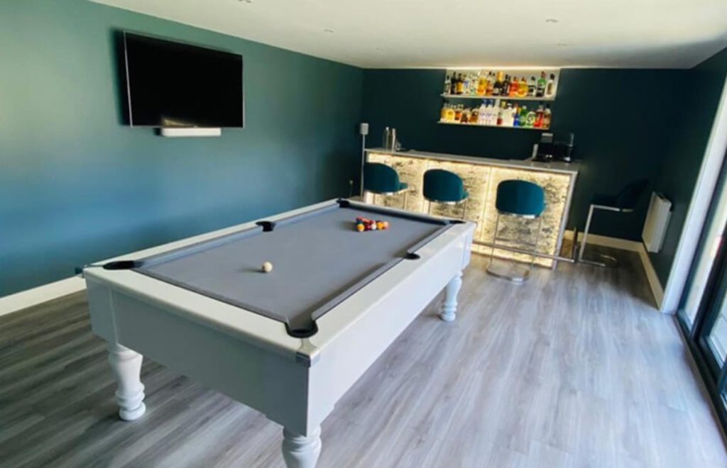 garden room pool table