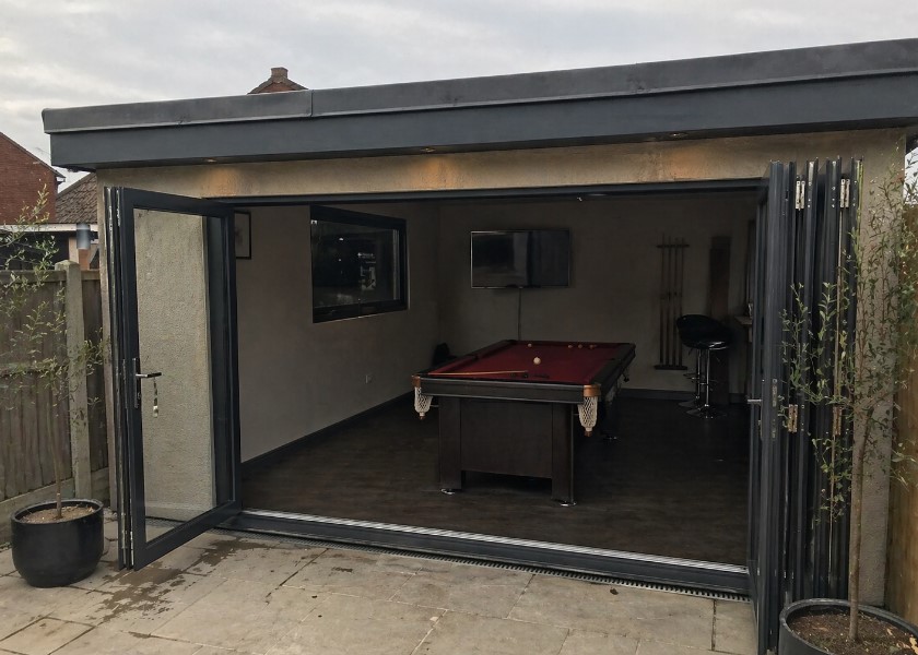 garden room with pool table
